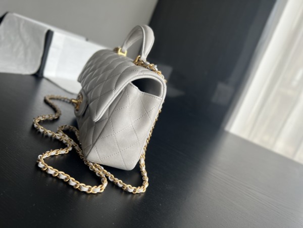  Handbag   Chanel  AS2431 size  20cmx13cmx9 cm