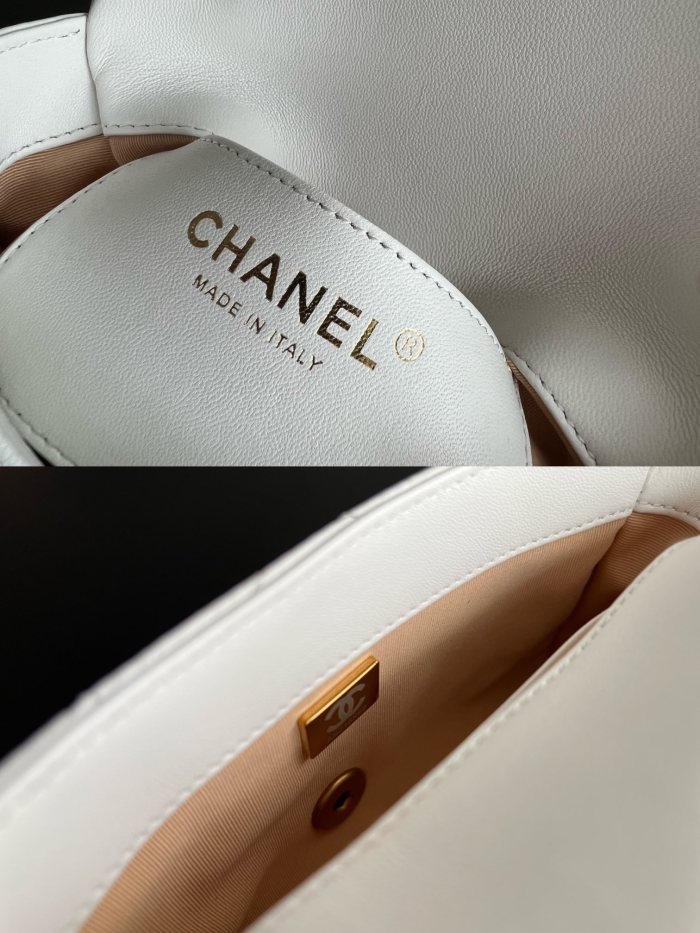  Handbag  Chanel  size  17 cm