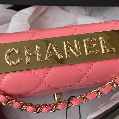  Handbag  Chanel  size  12.3x19.2x3.5 cm