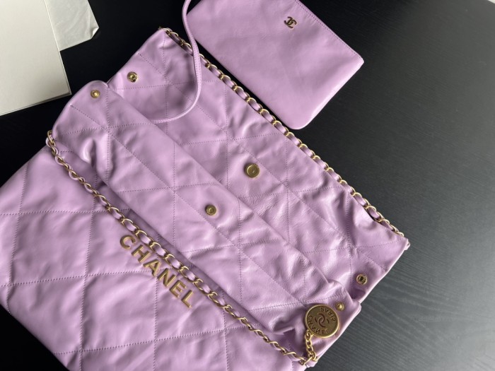 Handbag  Chanel   size   39cmx42cmx8 cm