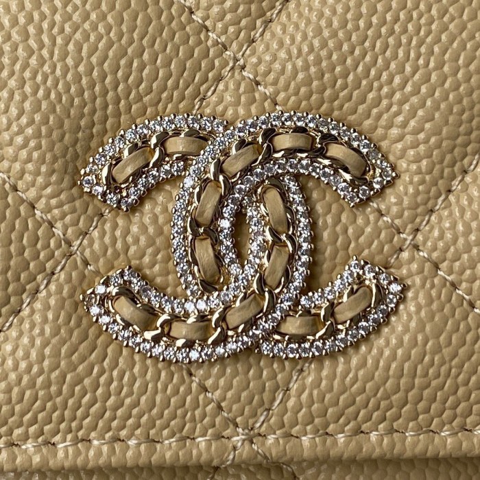  Handbag   Chanel size  19.2*12.3*3.5 cm