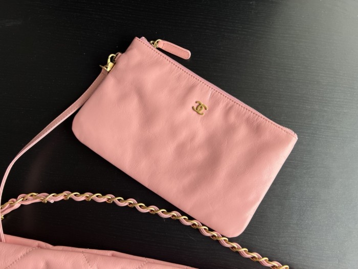  Handbag  Chanel  size  39cmx42cmx8  cm