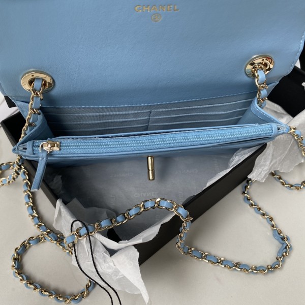  Handbag  Chanel  size  12.3x19.2x3.5 cm