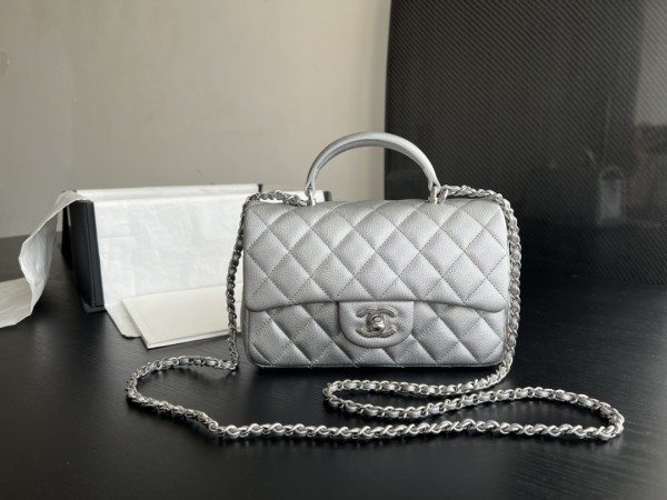  Handbag   Chanel AS2431  size  20cmx13cmx9 cm