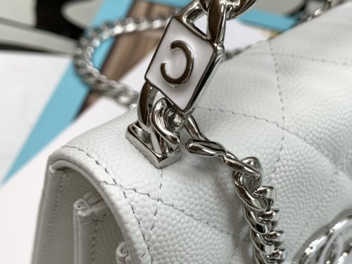  Handbag  Chanel  size 13*9.5*6* cm