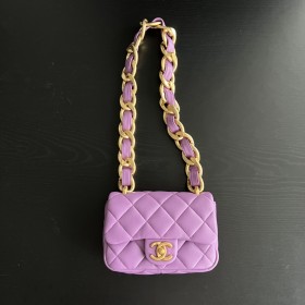  Handbag   Chanel  size 17 cm 