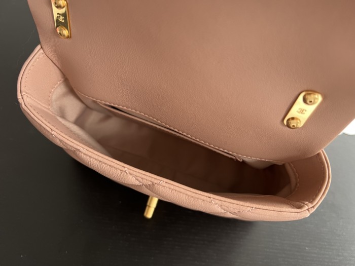  Handbag   Chanel  size  17 cm