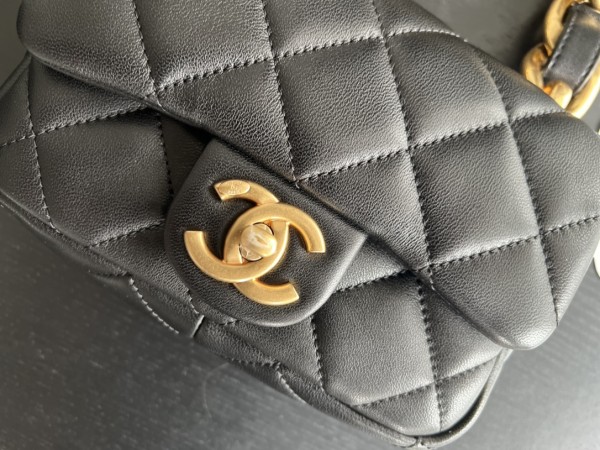 Handbag  Chanel  size 17 cm