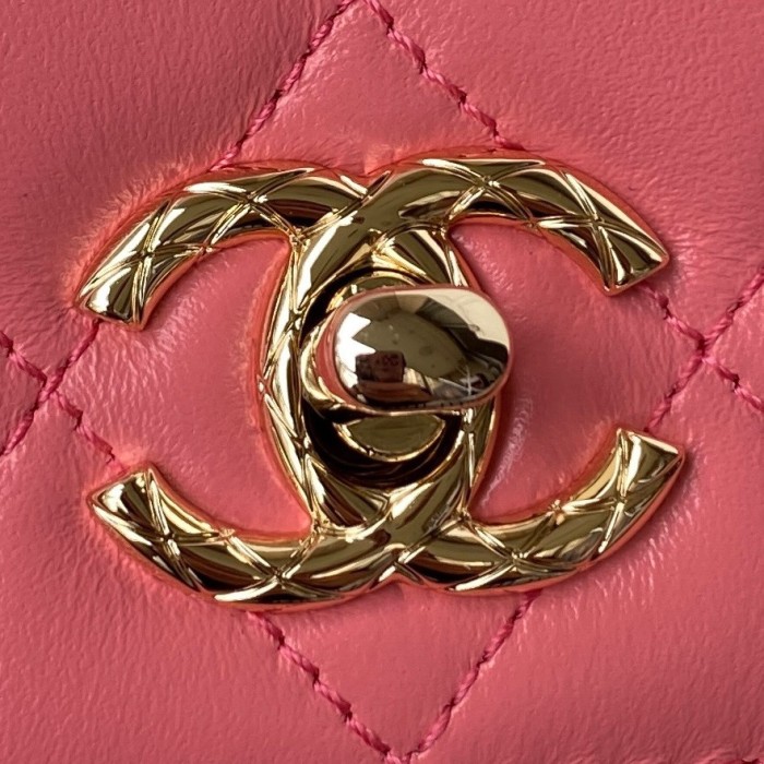  Handbag  Chanel  size  12.3x19.2x3.5 cm