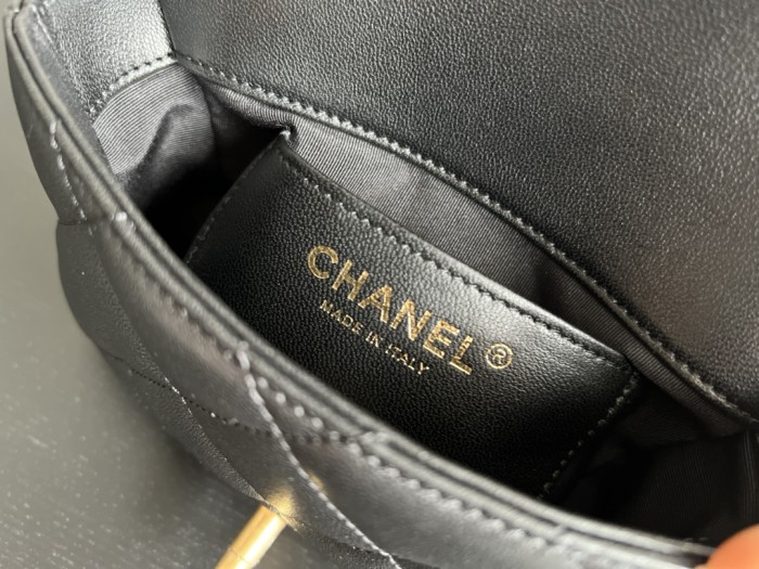  Handbag  Chanel  size 17 cm