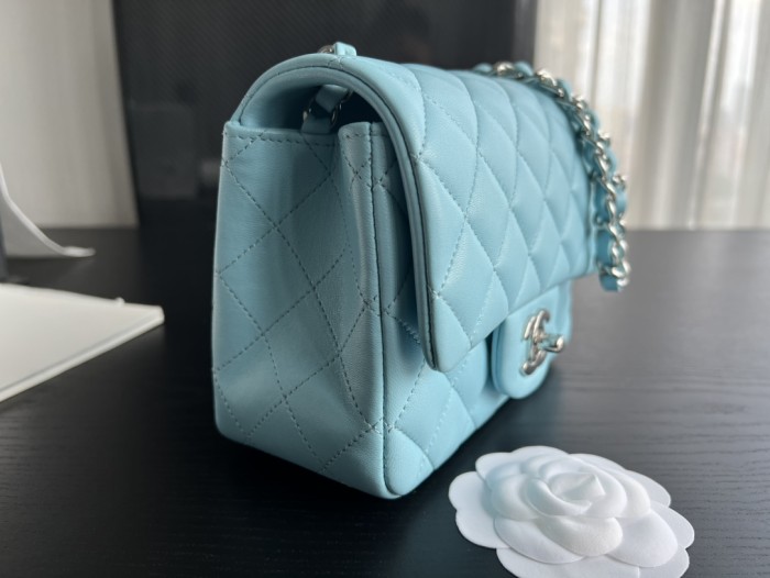  Handbag   Chanel 1115  size  17 cm 