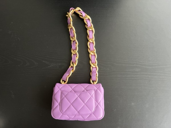  Handbag   Chanel  size 17 cm 
