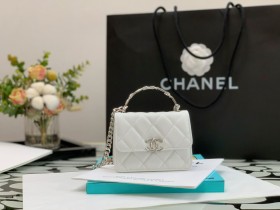  Handbag  Chanel  size 13*9.5*6* cm