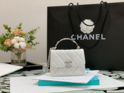  Handbag  Chanel  size 13*9.5*6* cm
