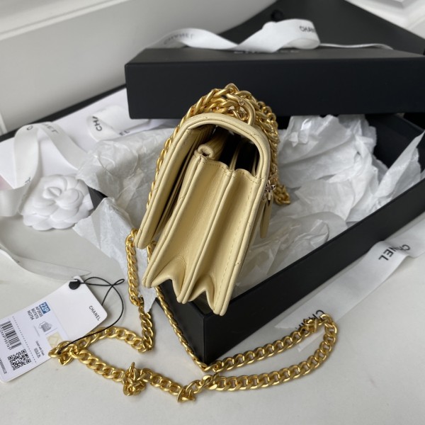  Handbag  Chanel AP2635  size 11x15.5x4.5 cm