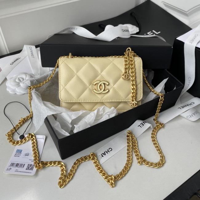 Handbag  Chanel AP2635  size 11x15.5x4.5 cm