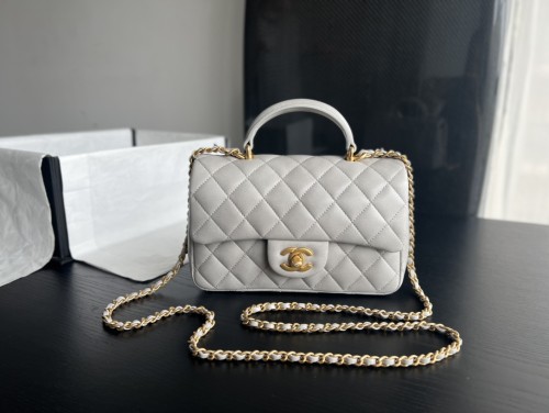  Handbag   Chanel  AS2431 size  20cmx13cmx9 cm
