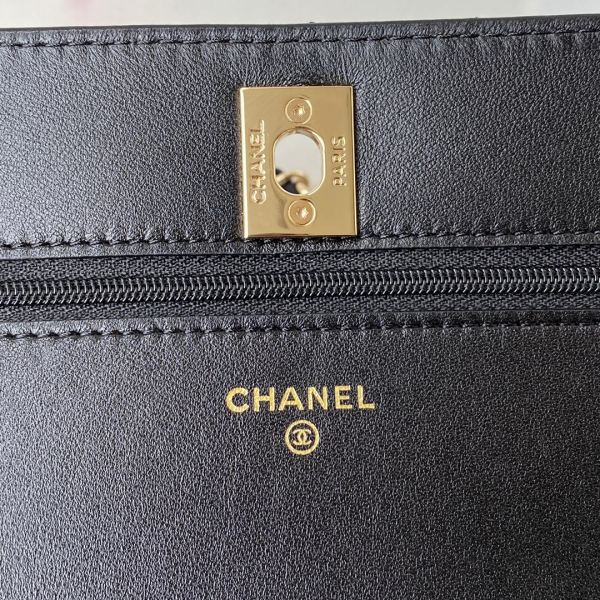 Handbag   Chanel  size  12.3x19.2x3.5 cm