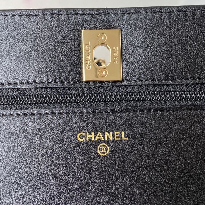 Handbag   Chanel  size  12.3x19.2x3.5 cm