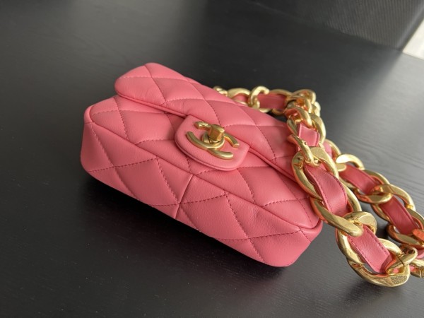  Handbag   Chanel  size  17 cm
