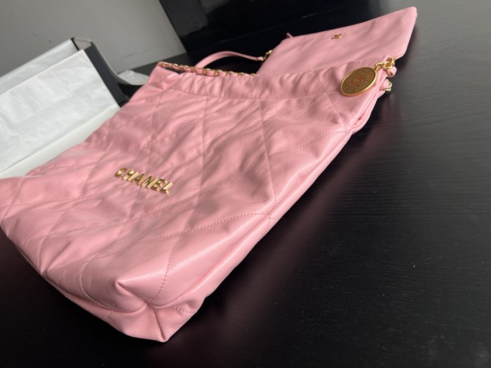  Handbag  Chanel   size  39cmx42cmx8 cm