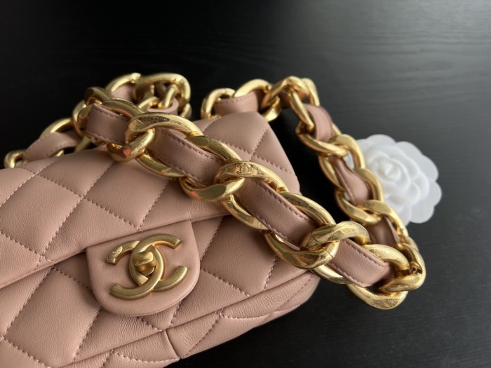  Handbag   Chanel  size  17 cm