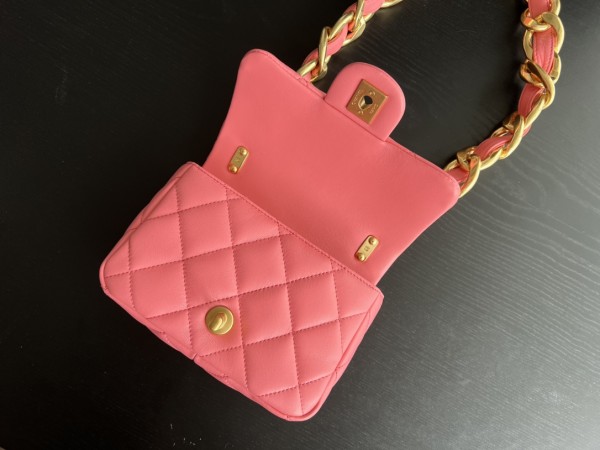  Handbag   Chanel  size  17 cm