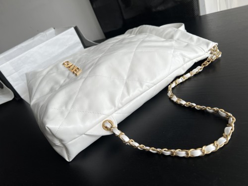 Handbag  Chanel  size  51cmx40cmx9 cm