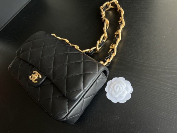  Handbag  Chanel  3215  size  27 cm