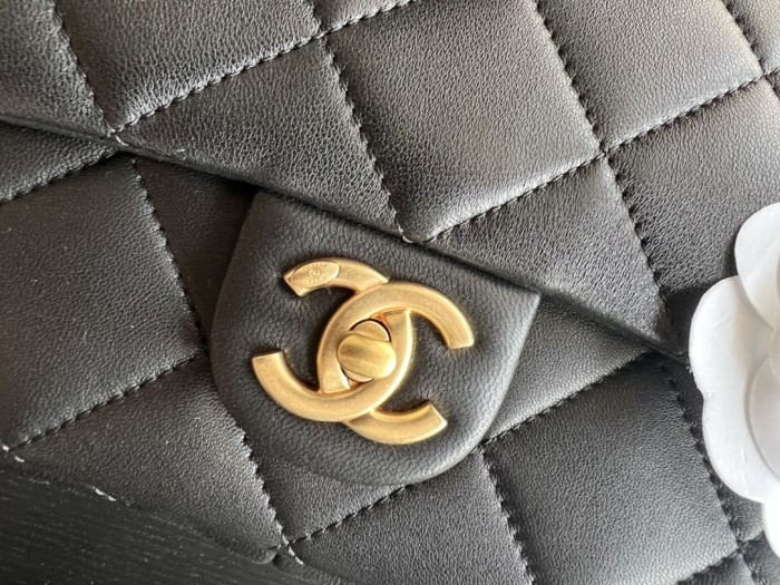  Handbag  Chanel  3215  size  27 cm