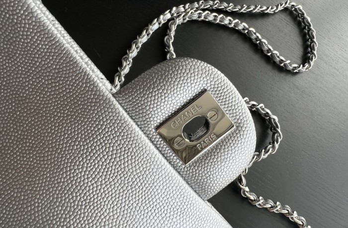  Handbag   Chanel AS2431  size  20cmx13cmx9 cm