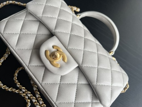  Handbag   Chanel  AS2431 size  20cmx13cmx9 cm