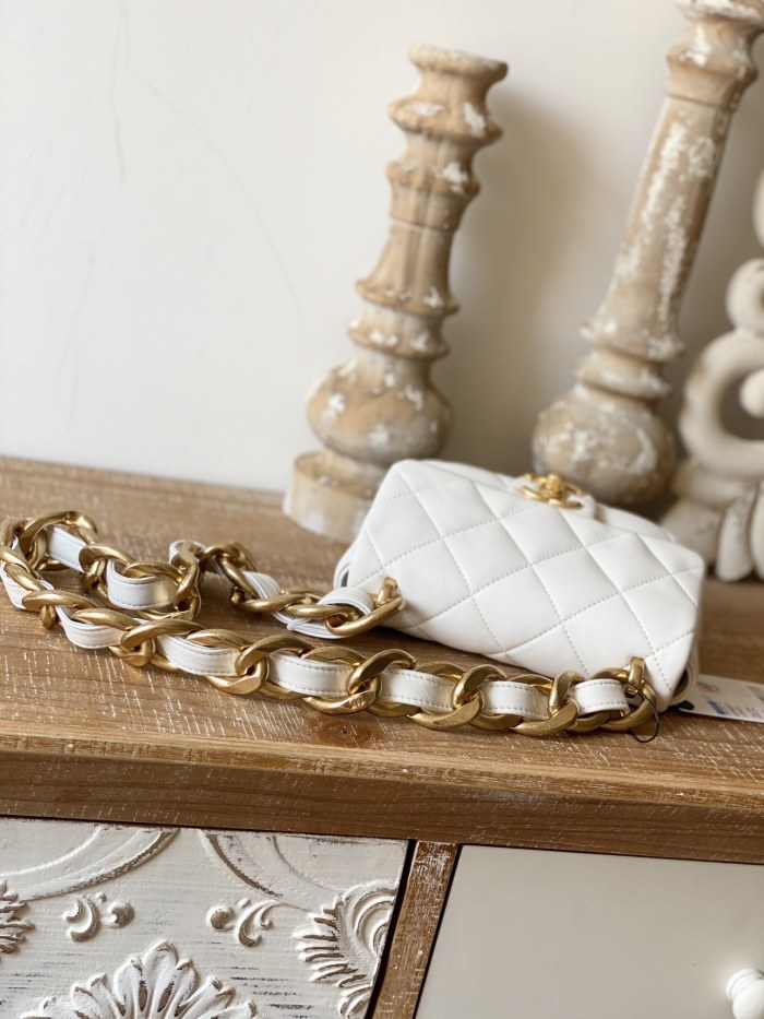  Handbag   Chanel 3213  size 13*17*6 cm