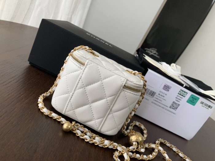  Handbag   Chanel  size 8.5cmx11cmx7 cm