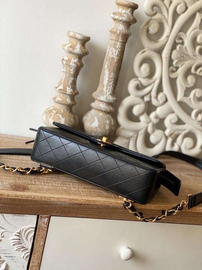  Handbag Chanel   A86  size 25 15 6.5 cm