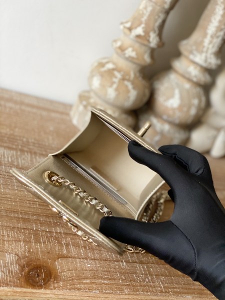  Handbag   Chanel 88631  size  11 11 5 cm