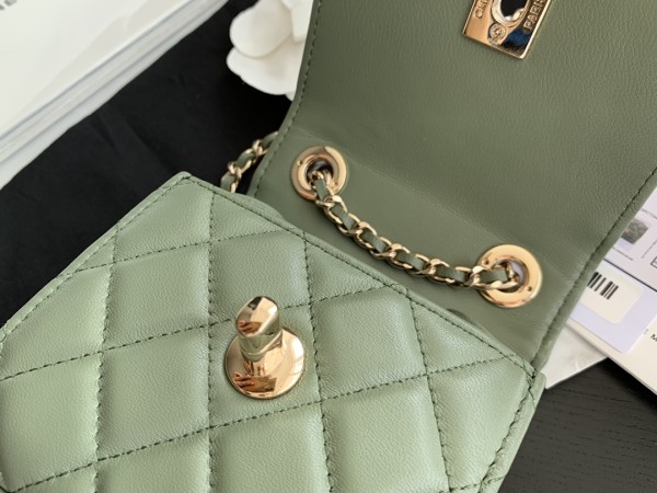 Handbag   Chanel A81633  size  11cmx11cmx5 cm