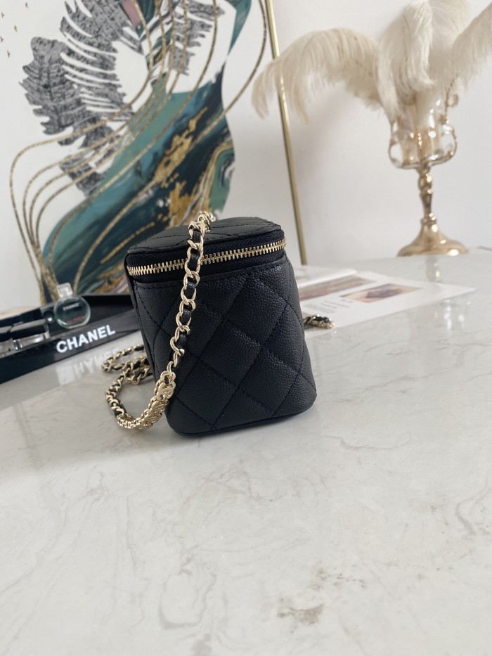  Handbag  Chanel  81187  size  16  9.5  8 cm