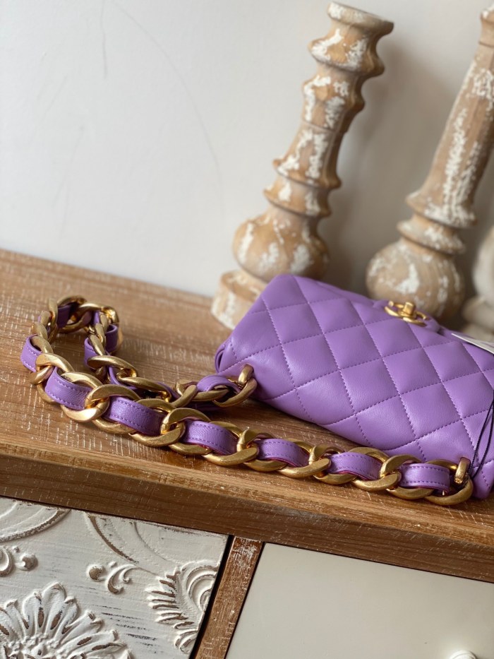 Handbag  Chanel 3214  size  17*21*6 cm