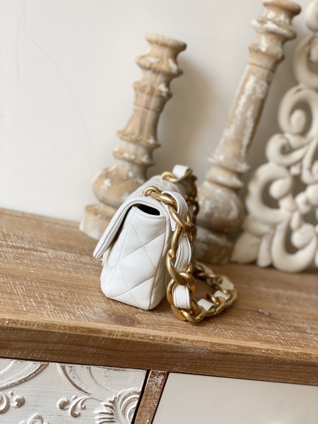  Handbag   Chanel 3213  size 13*17*6 cm