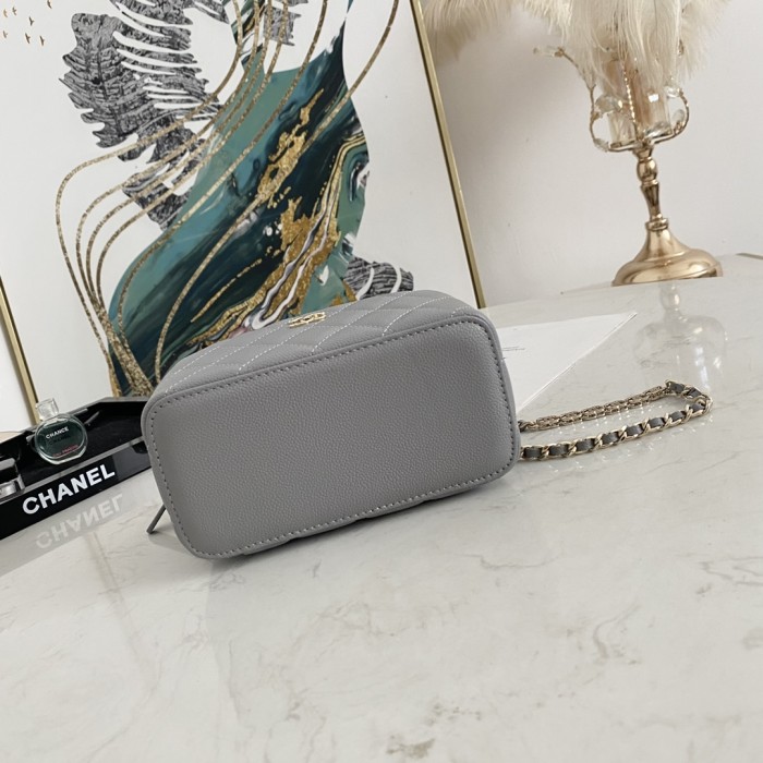  Handbag  Chanel  81187 size  16  9.5  8  cm