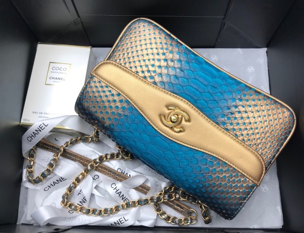  Handbag  Chanel  size  24.5cm*15.5cm*8.5 cm