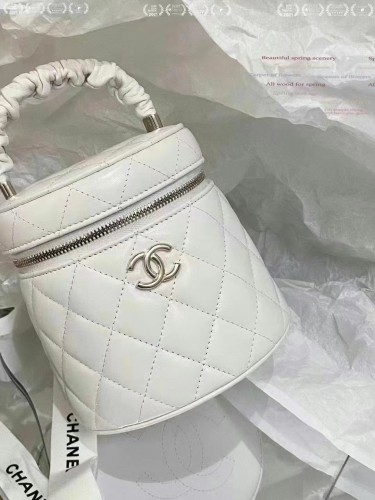 Handbag  Chanel  size  13×13×11 cm