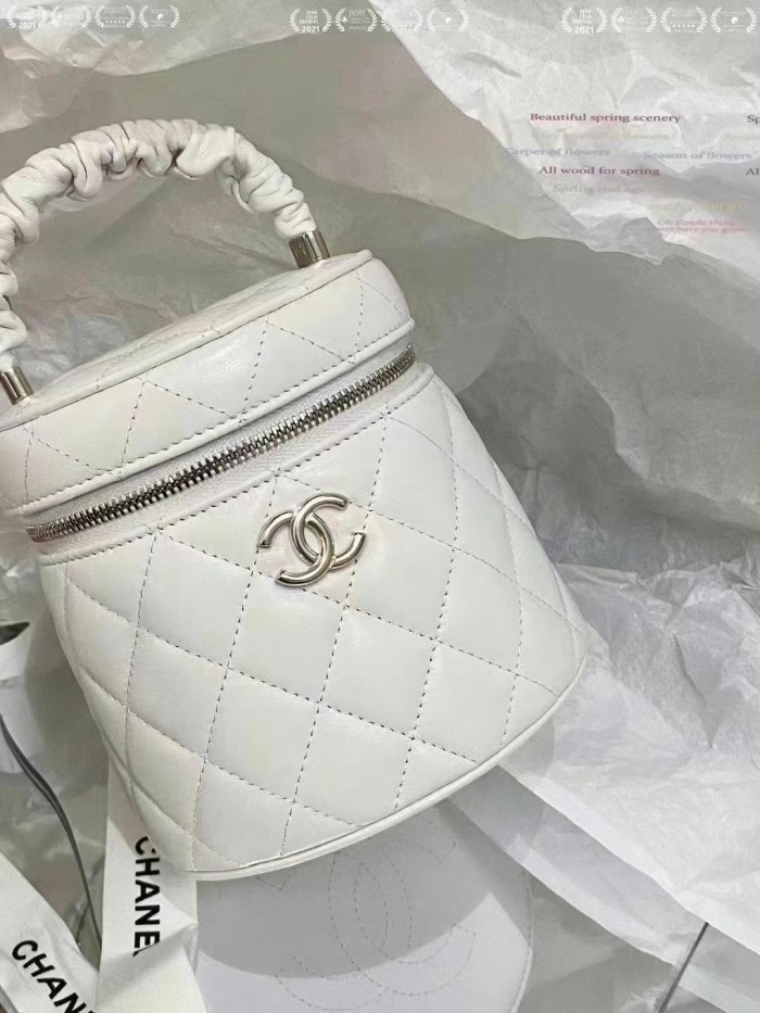 Handbag  Chanel  size  13×13×11 cm