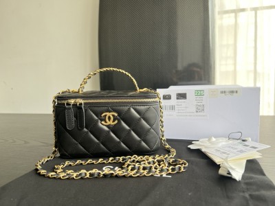  Handbag   Chanel  AP2805  size  17cmx9.5cmx8 cm