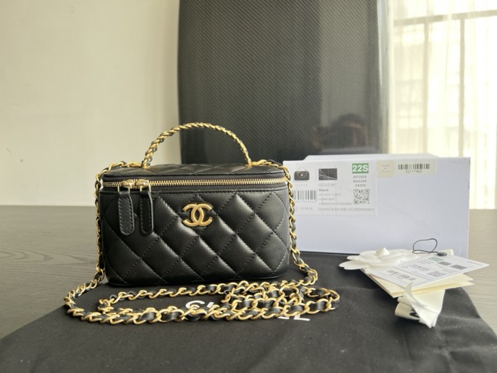  Handbag   Chanel  AP2805  size  17cmx9.5cmx8 cm