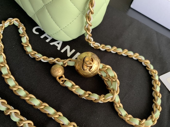  Handbag   Chanel  size  8.5cmx11cmx7 cm