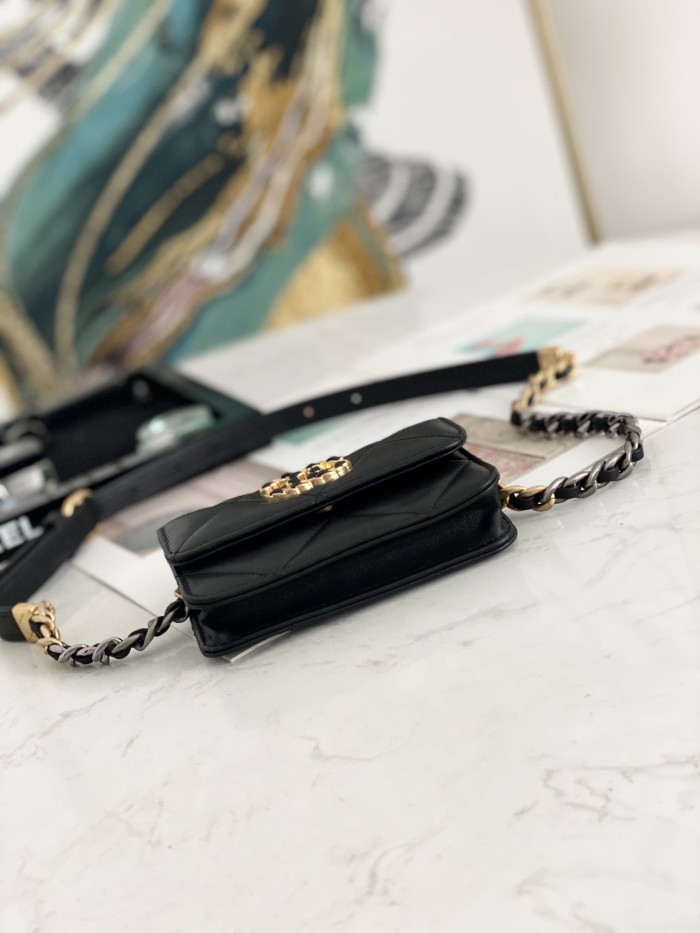  Handbag  Chanel  81166 size  12 8.5 2.5 cm