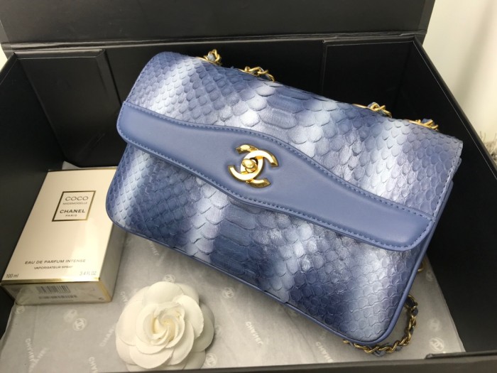 Handbag Chanel  size  24.5cm*15.5cm*8.5 cm