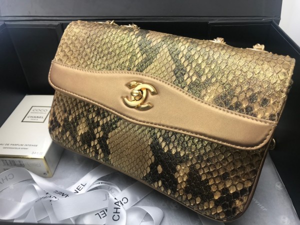  Handbag   Chanel  size  24.5cm*15.5cm*8.5 cm